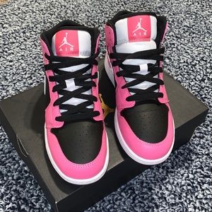 Air Jordan 1 Mid pinksicle